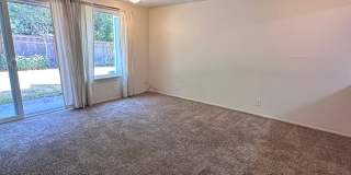 Blue Heron Townhome - Split Level 2 Bedroom located near Winslow Gallery 17