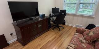 511 Roxbury Road Gallery 9