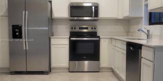 453 NE 13th St Gallery 7