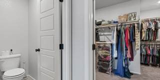 GORGEOUS TOWNHOME BUILT IN 2020 LOCATED IN A GATED COMMUNITY! Gallery 28