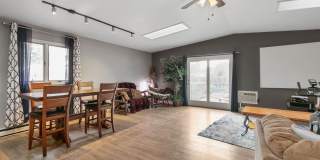 Charming 3 Bedroom, 2 Bathroom Home in Windsor! Gallery 8