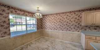 Spacious 3-Bedroom Duplex with Modern Comforts and Room to Roam! Gallery 3