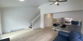 Well maintained 2 bed, 1.5 Bath Townhouse in West Anchorage! Gallery 1