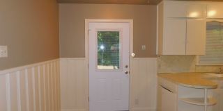 SUPER LOCATION / NO CARPET   --   ( FREE RENT ; w/ qualified app:   CALL FOR DETAILS )_ Gallery 10