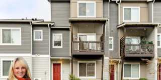 Beautiful 3 Bedroom 2.5 Bathroom Townhouse. Gallery 1