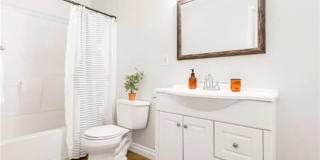 Awesome Juanita Condo for Lease Gallery 11