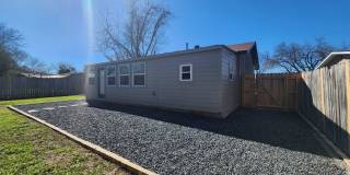 Walk to Das Rec / Close to Landa Park / Remodeled House/ Fridge / Fenced in Yard / NBISD Gallery 34