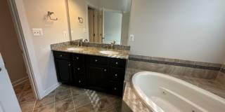 Gorgeous 4-Bed 3.5-Bath Townhouse next to Ft Meade Gallery 20