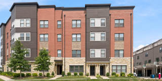 44730 TIVERTON Square Gallery 2
