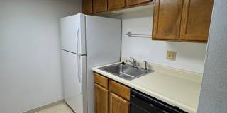 2 bedroom, 2 bath condo on Southwest side of Colorado Springs, MOVE IN SPECIAL Gallery 6