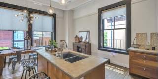2 BED | 2 BATH | DOWNTOWN CONDO | GARAGE PARKING INCLUDED Gallery 16