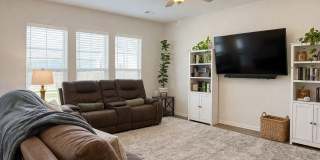 Open concept plan in Savannah Southside - Close to I95 Gallery 8