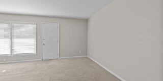 *MOVE IN READY* 3 Bed, 2 Bath Condo, Close to Uptown!!! Gallery 8