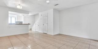 Spacious 1-bedroom, 1.5-bath, two-story Kirby Creek townhome close to N. Dale Mabry Gallery 8