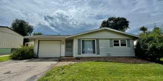 3 Bedroom 1 Bathroom - Huge Backyard! Gallery 1