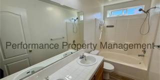 Stunning 5 Bed/2 Bath NW Bakersfield Home Gallery 12