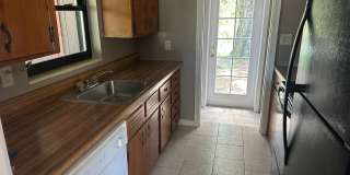 Charming 3-Bedroom Home on a Small Pond in Leesburg Gallery 6