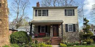 Spectacular 3 Bed/2.5 Bath Colonial in Freeport! Gallery 1
