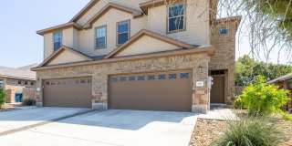 AVAILABLE NOW! Nice 3 Bedroom Duplex located in New Braunfels! Gallery 1