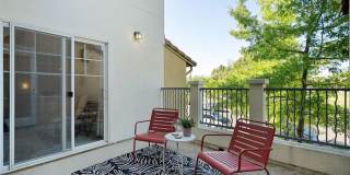 Gorgeous 2 Bed 2 Bath Dublin Townhome with Amenities! Centrally Located! Gallery 23