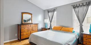 Charming 2BR Tpwnhome in Aurora Gallery 14