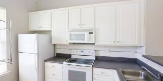 3 Bedroom, 2 Bath End Unit with Fresh Carpet and Paint in Auburn Square! Gallery 7