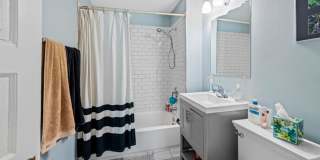 3614 N Hoyne Gallery 8