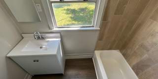Duplex *upstairs* Leasing Special Available* Gallery 8