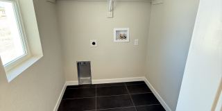 10202 Spry Street Gallery 19