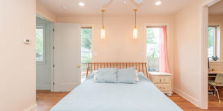 CHARMING, MODERN, CUSTOM HOME IN MID-CITY FOR RENT Gallery 27