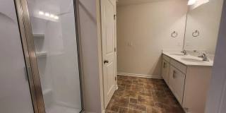 Room in 3 Bedroom Home at Guildford Hill Ln Gallery 15