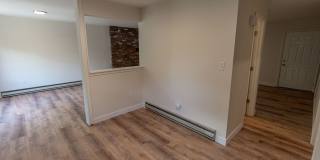 Charming and Spacious South Side 3-Bedroom Duplex Gallery 12
