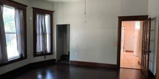 Adorable 3 Bedroom, 2 Bath on N Summit Gallery 5