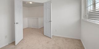 3 bed/2.5 bath Townhome + 2 Car Garage + Washer/Dryer + Fenced Front Patio Gallery 10
