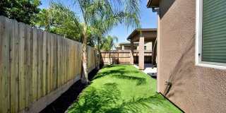 Beautiful 3/2.5 near Clovis East High School Gallery 24