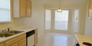 Comfortable three bedroom! Gallery 4