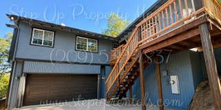 Spacious Contemporary Living: Stunning Three-Bedroom Retreat on Longeway! Gallery 1