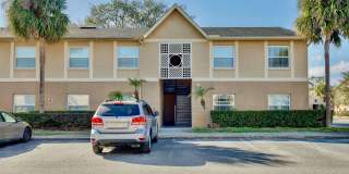 Spacious 2/2 Cozy Condo with a Screened Balcony in the Gated Community of Hawthorne Village - Orlando! Gallery 1