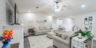 Charming 4 bedroom, 3 bathroom with lots of outdoor living space. Gallery 6