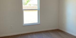 Like New 3/2/2 house with a screened in porch. Gallery 22