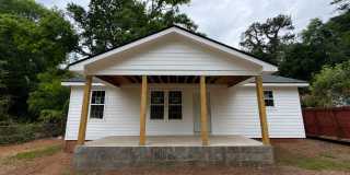 CHARMING COTTAGE AVAILABLE AUGUST OR JULY 2026! Gallery 1