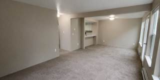 2 Week Special - 3BR Home w/ Garage, Yard & Fireplace Gallery 8