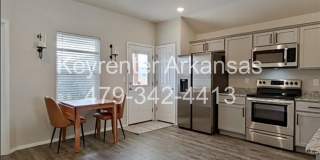 Stylish 3 Bed / 2 Bath with Open Layout & Backyard Retreat Gallery 6