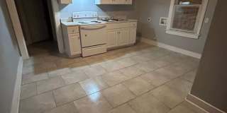 Come see this Charming 1 bedroom 1 bathroom duplex off of S. Parkway Gallery 9