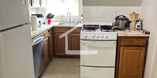 Gorgeous modern entire home perfect for large student groups available 9/1/2027 Gallery 49
