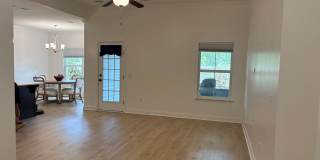 MOVE IN SPECIAL: $1000 OFF 1ST MONTH'S RENT!** Gallery 20