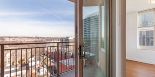 1800 Oak Apartments Gallery 46