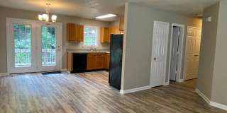SW Updated Home - Wood Laminate Flooring, Front Porch & Deck! SW Updated Home - Wood Laminate Flooring, Front Porch & Deck! Gallery 5