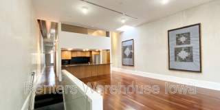 520 1/2 E Grand Ave Gallery 1