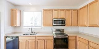 3 Bed/ 2Bath Close to Buckley Space Base Gallery 8
